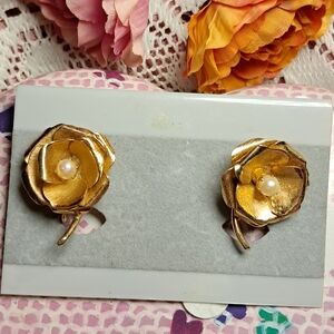Vintage Star Brand Goldtone Pearl Floral Clip On Earrings